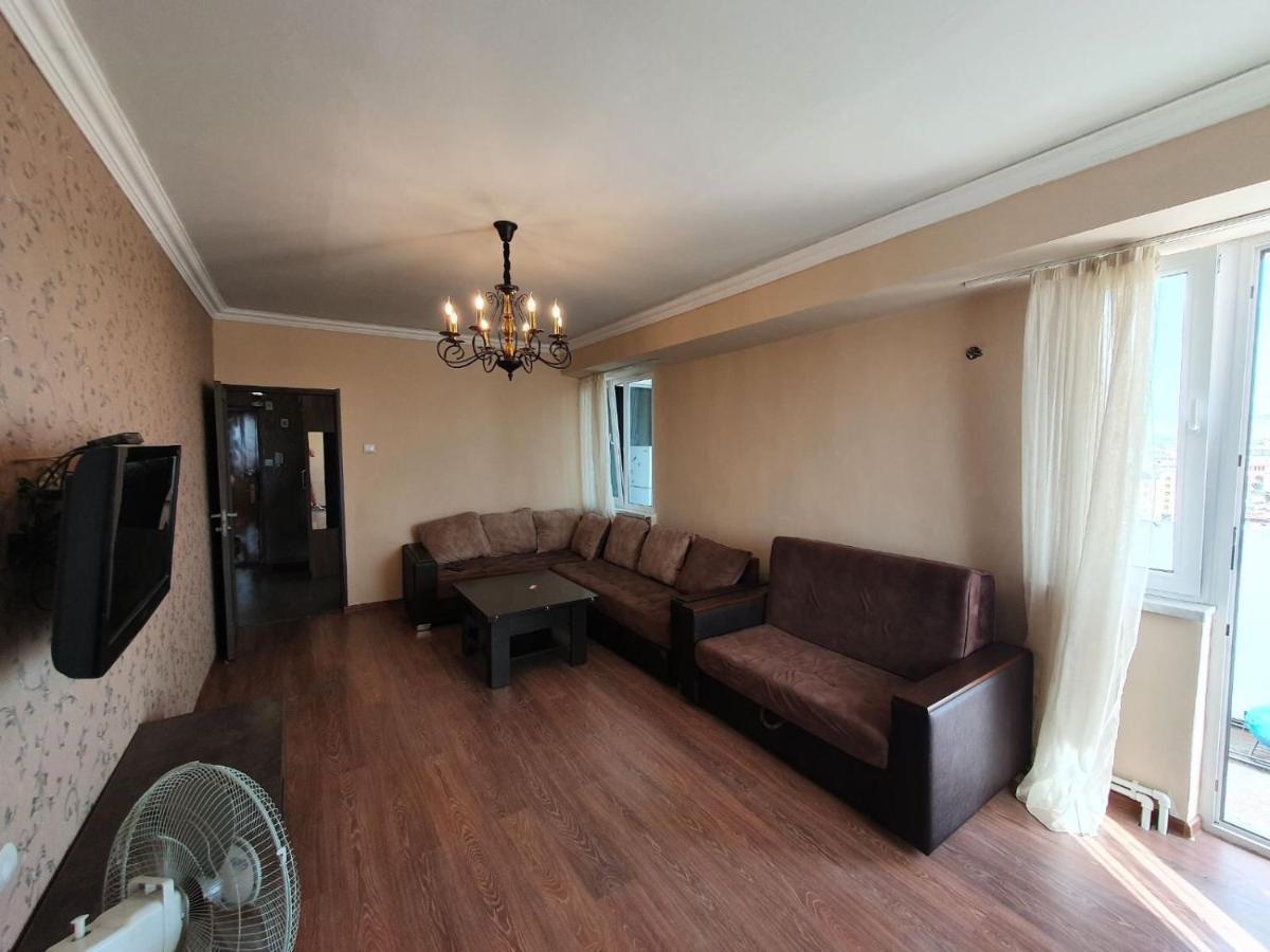 Apartment In Yerevan On Amiryan Street Exterior foto